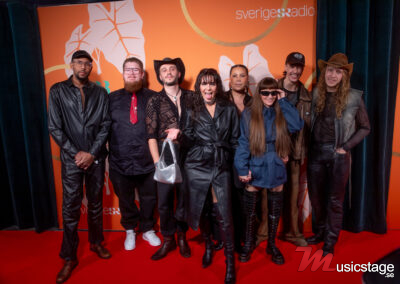 Cleo med band